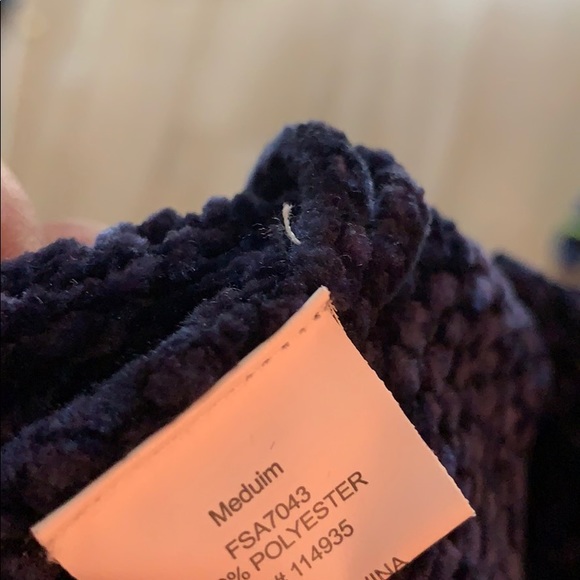 ๐๐ 3/$15 ๐๐ Alya dark blue knit sweater - Picture 6 of 6